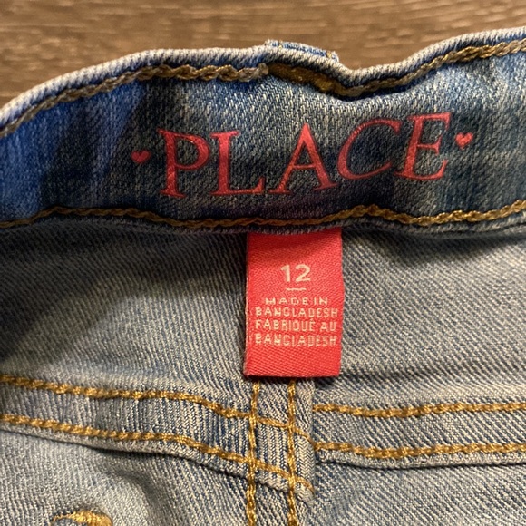 Like New Children’s Place Girls Bermuda Style Jean Shorts perfect for Summer Fun - Picture 2 of 4